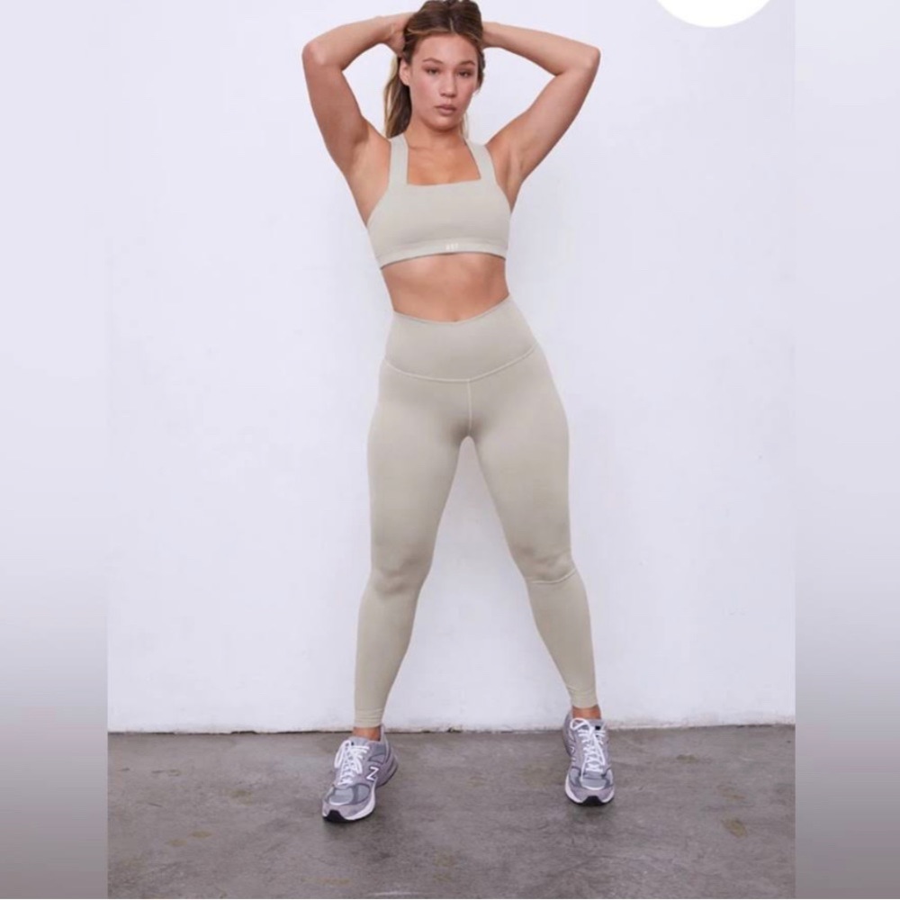 BNWT SET ACTIVE Luxform Leggings in Dune (XS)